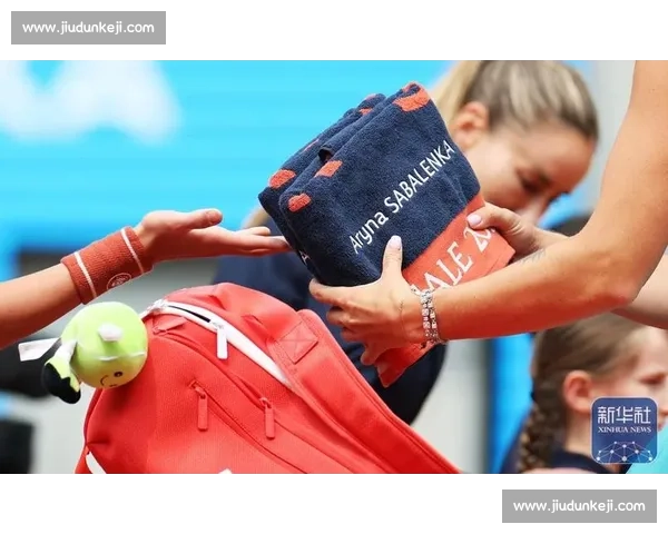 德约发声力挺萨巴：专注训练，澄清无意冒犯高芙