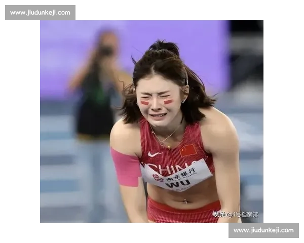 吴艳妮：赛场狂飙破纪录，场外甜飒展豹系魅力