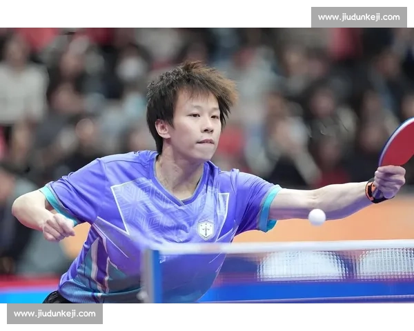 林高远与时尚才女合影引热议 工作室澄清：仅是跨界合作